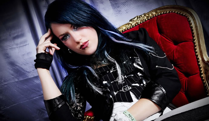 (31/07/1985) Nació Alissa White-Gluz, co fesadora de The Agonist y actual vocalista de Arch Enemy