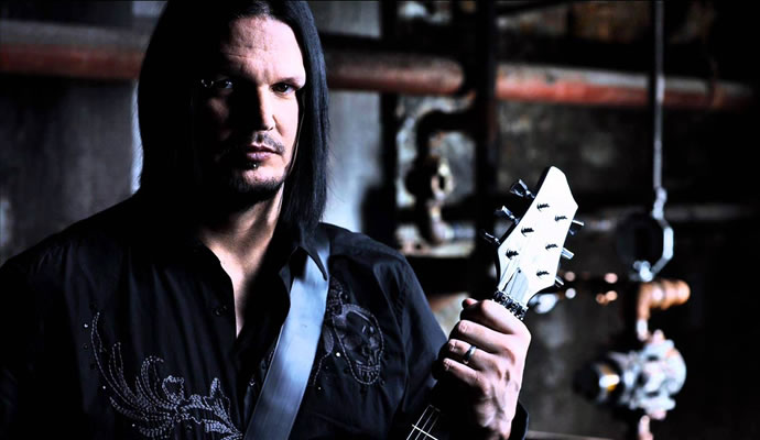 (01/08/1968) Nació Dan Donegan guitarrista de Disturbed.