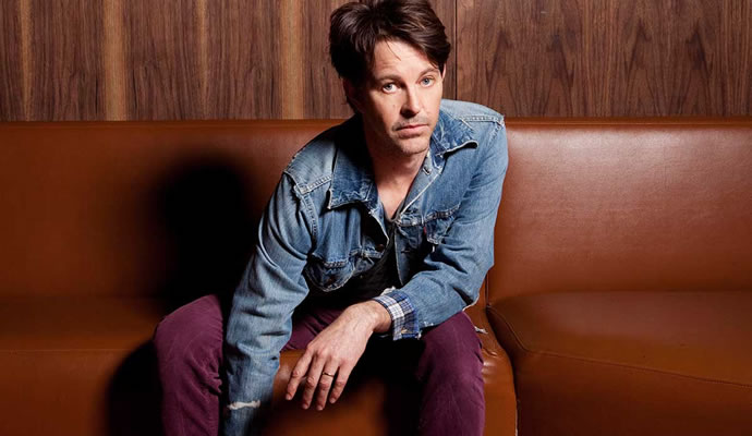 (15/08/1969) Nació Bernard Joseph Fanning en Australia. Conocido por ser el cantante y líder de Powderfinger.