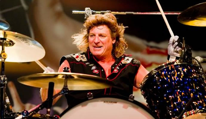 (08/09/1968) Nació el baterista Mick Brown.