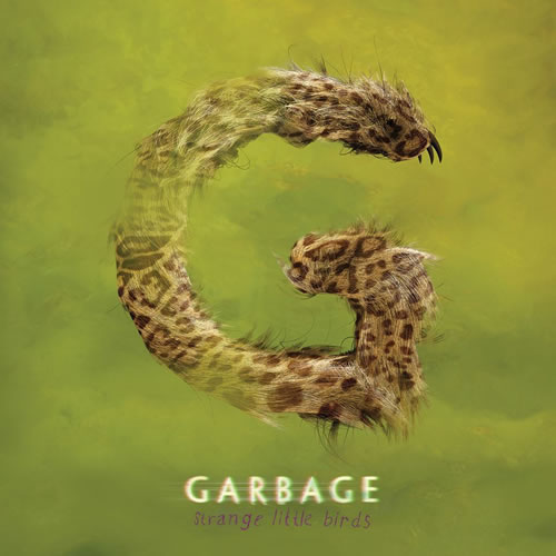 Esta es la carátula de Strange Little Birds de Garbage