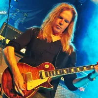 El 31 de enero nació Adrian Vandenberg guitarrista de Whitesnake.