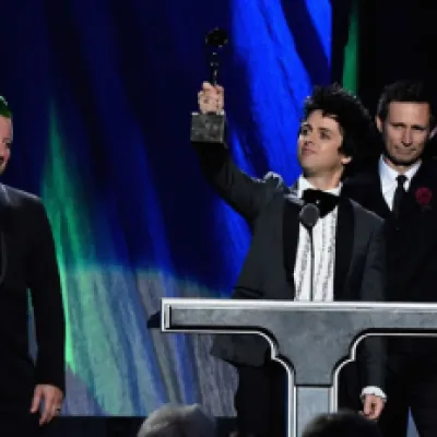 Green Day en su inducción al Salon de la Fama del Rock N Roll (Foto:Telemundo51)