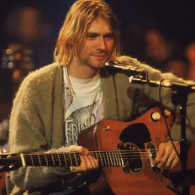 Guitarra Martin D-18E usada por Kurt Cobain en el Unplugged in New York