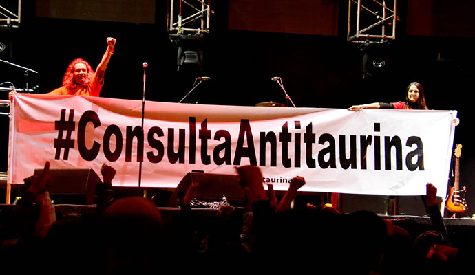 Durante la presentación de Café Tacvba apoyo a la consulta antitaurina en Bogotá Durante la presentación de Café Tacvba apoyo a la consulta antitaurina en Bogotá