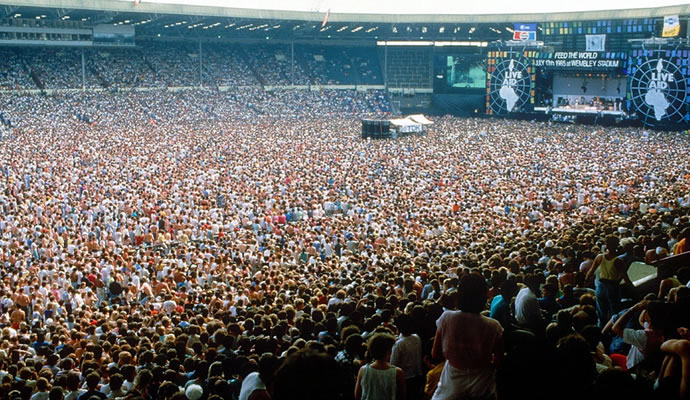Concierto realizado en el Estadio de Wembley de Ingleterra Gran cantidad de conciertos de rock se realizan en estadios deportivos