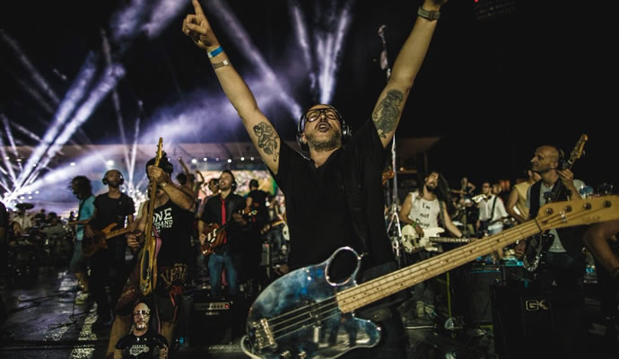 1200 músicos se reunieron para dar un concierto en Cesena Italia 1200 músicos se reunieron para dar un concierto en Cesena Italia
