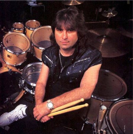 El 5 de abril de 1998 murió el baterista Cozy Powell