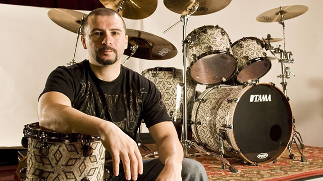 El 15 de julio de 1973 nació John Dolmayan de System of a Down