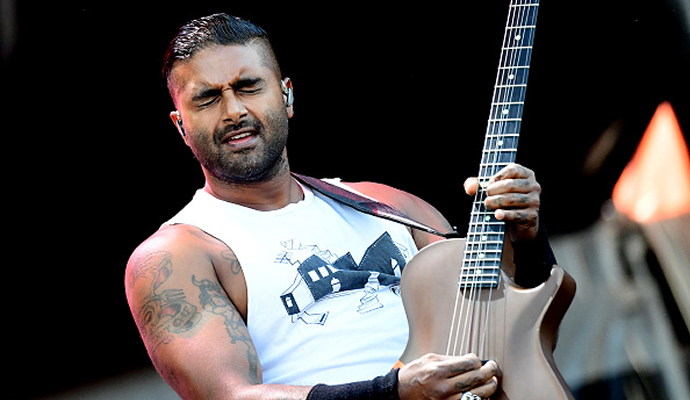 El 26 de julio de 1980 nació Dave Baksh de Sum 41 El 26 de julio de 1980 nació Dave Baksh de Sum 41