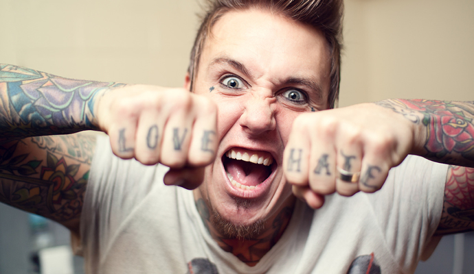 El 28 de julio de 1976 nació Jacoby Shaddix de Papa Roach