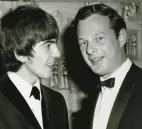 George Harrison y Brian Epstein, manager de The Beatles