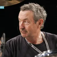 El 27 de enero de 1944 nació Nick Mason, baterista y miembro fundador de Pink Floyd. El 27 de enero de 1944 nació Nick Mason, baterista y miembro fundador de Pink Floyd.