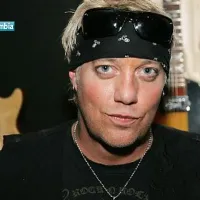 El 1 de febrero de 1964 nacio Jani Lane de Warrant. El 1 de febrero de 1964 nacio Jani Lane de Warrant.