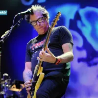 El 4 de febrero de 1963 nació Noddles, guitarrista de The Ofspring. El 4 de febrero de 1963 nació Noddles, guitarrista de The Ofspring.