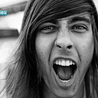 El 10 de febrero de 1983 nació Vic Fuentes, vocalista y guitarrista de la banda Pierce The Veil.