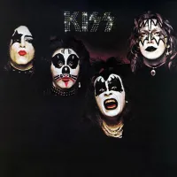 El 18 de febrero de 1974 Kiss presentó su primer disco El 18 de febrero de 1974 Kiss presentó su primer disco