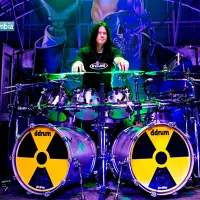 En 1966 nació Shawn Drover ex baterista de Megadeth. En 1966 nació Shawn Drover ex baterista de Megadeth.