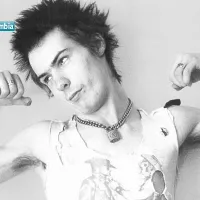 En 19587 nació Sid Vicious bajista y vocalista de Sex Pistols. En 19587 nació Sid Vicious bajista y vocalista de Sex Pistols.
