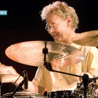 En 1949 nació Bill Bruford. En 1949 nació Bill Bruford.