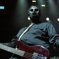 En 2010 murió Paul Gray, bajista y cofundador de Slipknot. En 2010 murió Paul Gray, bajista y cofundador de Slipknot.