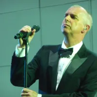 El 10 de julio de 1954 nació Neil Tennant de Pet Shop Boys El 10 de julio de 1954 nació Neil Tennant de Pet Shop Boys
