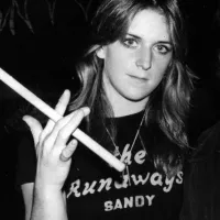 El 10 de julio de 1959 nació Sandy West de The Runaways