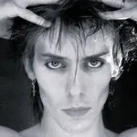El 11 de julio de 1957 nació Peter Murphy de Bauhaus El 11 de julio de 1957 nació Peter Murphy de Bauhaus