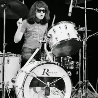 El 11 de julio de 2014 murió Tommy Ramone de Ramones El 11 de julio de 2014 murió Tommy Ramone de Ramones