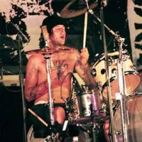 El 12 de julio de 1972 nació Brett Reed de Rancid El 12 de julio de 1972 nació Brett Reed de Rancid