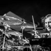 El 27 de julio de 1973 nació Abe Cunningham de Deftones El 27 de julio de 1973 nació Abe Cunningham de Deftones