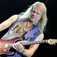 El 28 de julio de 1954 nació Steve Morse de Deep Purple