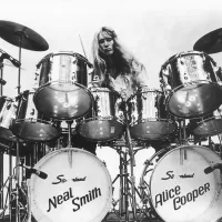 Neal Smith, baterista de Alice Cooper Neal Smith, baterista de Alice Cooper