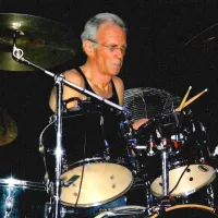 Ron Bbushy, ex baterista de Iron Butterfly Ron Bbushy, ex baterista de Iron Butterfly