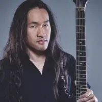 Herman Li miembro de Dragonforce. Herman Li miembro de Dragonforce.