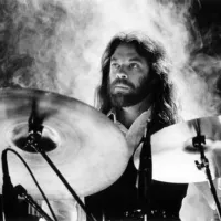 En 1949 nació Bob Siebenberg de Supertramp En 1949 nació Bob Siebenberg de Supertramp