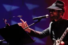 Robi Draco Rosa durante su presentación en Bogotá