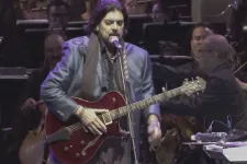 Alan Parsons en su concierto grabado en Medellín