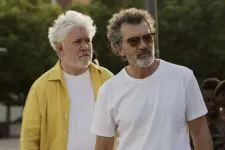 Perdo Almodovar junto a Antonio Banderas en Dolor y Gloria