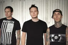 Blink-182 cancela sus. shows en Latinoamérica por lesión de Travis Barker