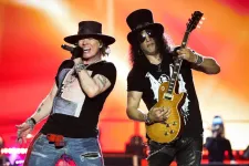 Axl Rose y Slash durante su show en vivo