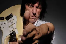 Jeff Beck de 71 años vuelve con un nuevo trabajo discográfico