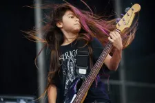 Tye Trujillo de The Helmets, hijo de Robert Trujillo