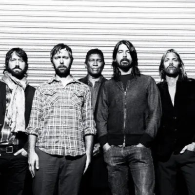 En fotografia Dave Grohl y la banda Foo Fighters