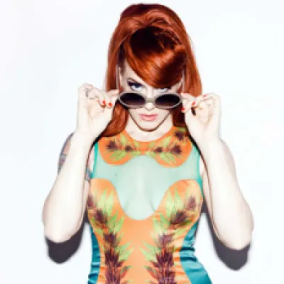 Ana Matronic de Scissor Sisters nació el 14 de agosto de 1974