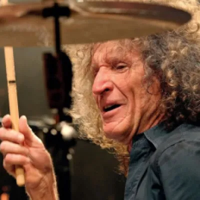 Tommy Aldridge nació el 15 de agosto de 1950