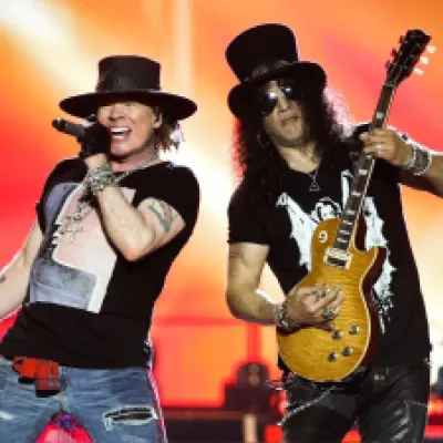 Axl Rose y Slash durante su show en vivo