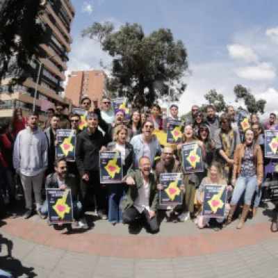 Artistas reunidos en pro de #UnCantoXColombia. Foto tomada de Twitter @cantoxcolombia  