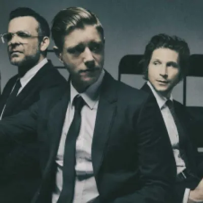 Interpol presenta su nueva colaboración con Jesu