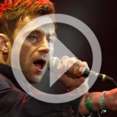 Damon Albarn fué sacado del escenario tras 5 horas de concierto en Dinamarca